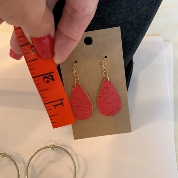 💐5/25 two pair gold tone circle hoops tear drop - Picture 7 of 8